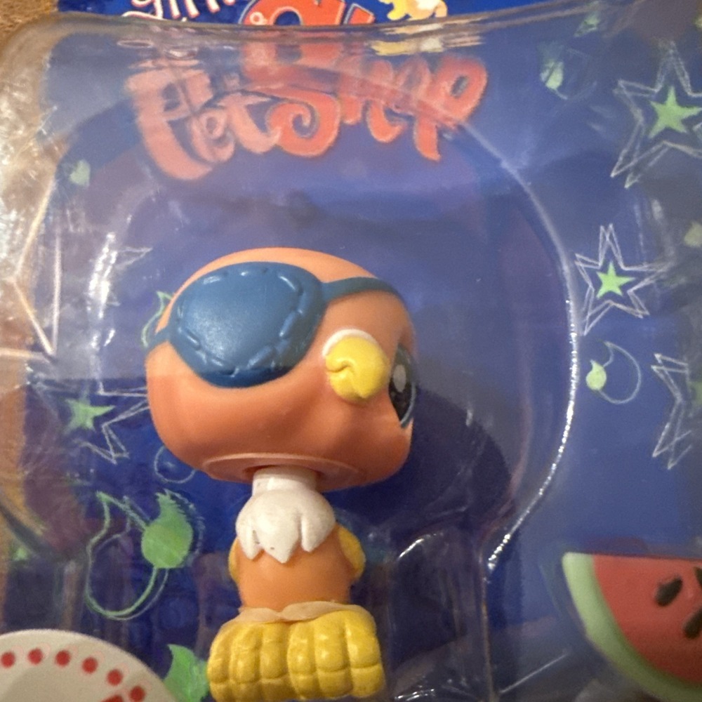 Littlest Pet Shop LPS #882 Sportiest Pirate Parrot with Eye Patch NIB‎